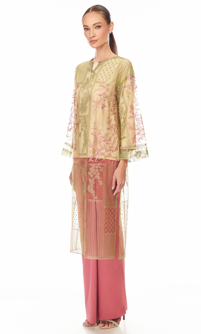 Amara Kurung in Light Coral