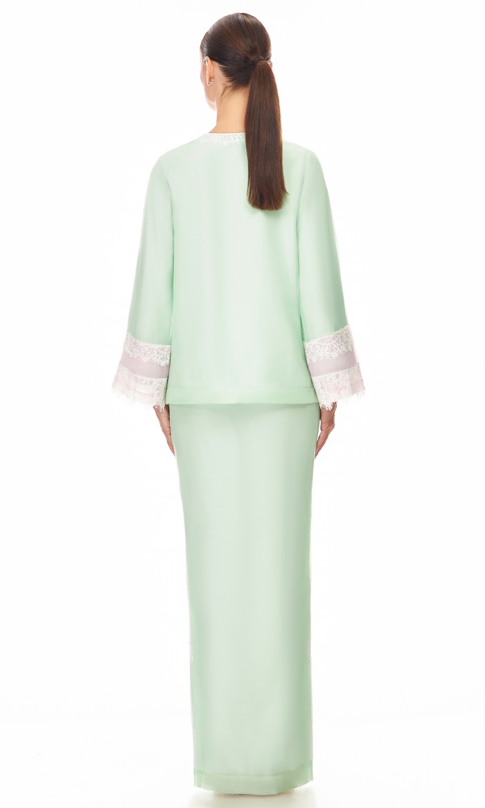 Ameelya Kurung in Seaform Green