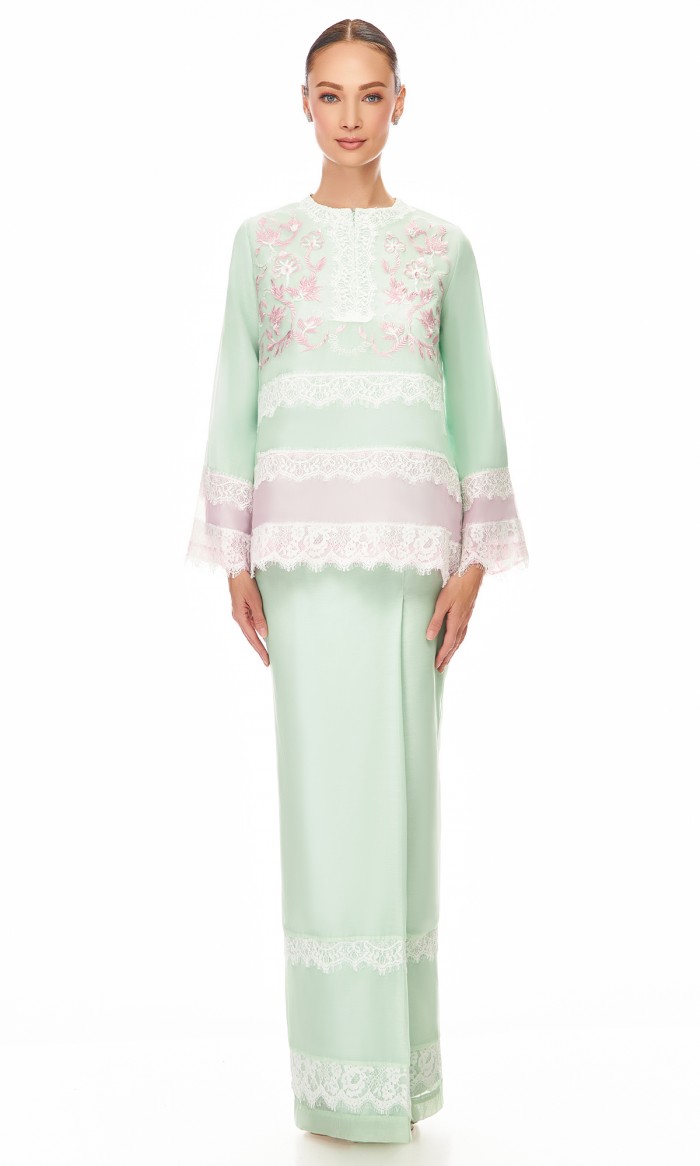 Ameelya Kurung in Seaform Green