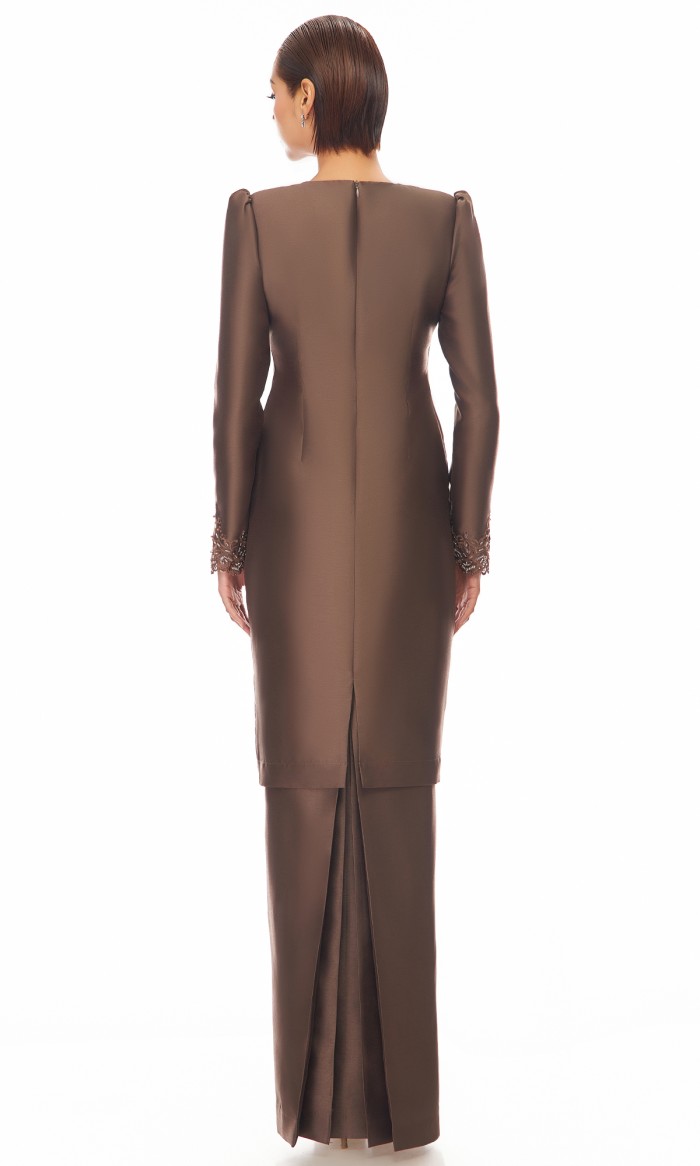 Claudia Kurung in Rich Brown