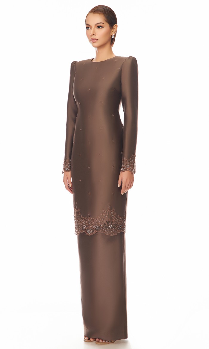 Claudia Kurung in Rich Brown