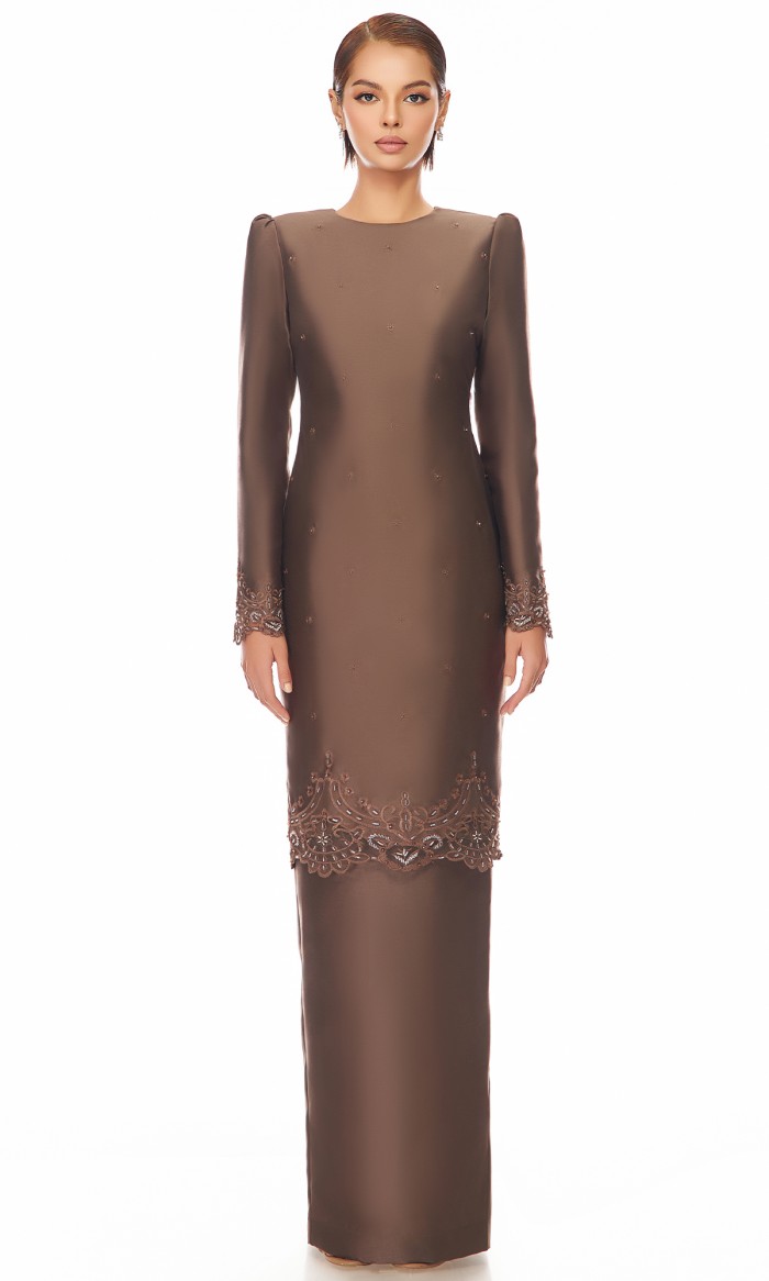 Claudia Kurung in Rich Brown