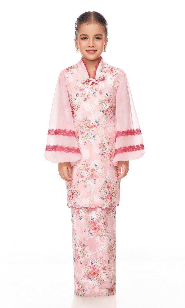 Eirlys Kurung Kids in Light Pink