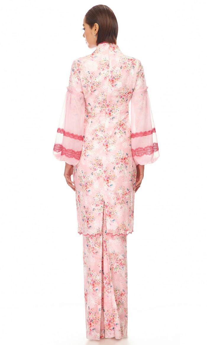 Eirlys Kurung in Light Pink