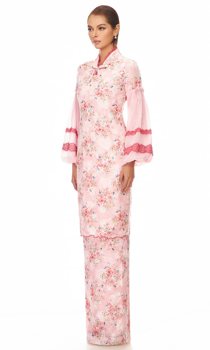 Eirlys Kurung in Light Pink