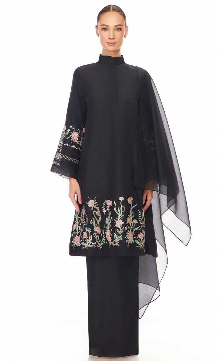 Emerie Kurung in Obsidian Black