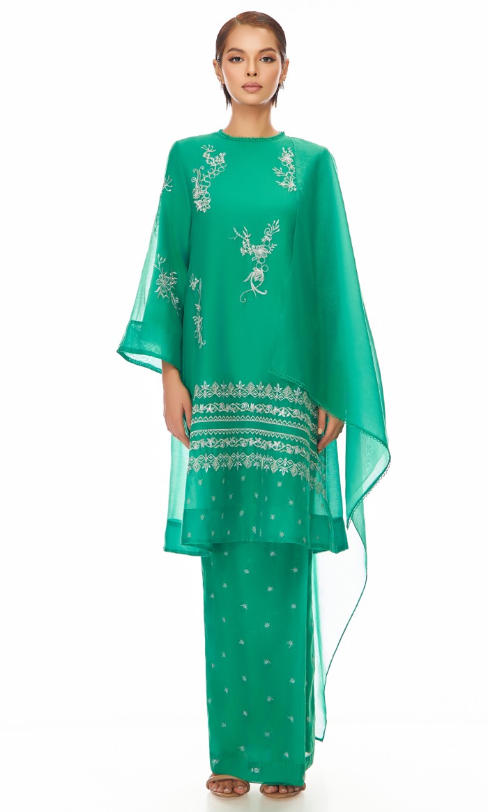 Fatheera Kurung in Viridian Green