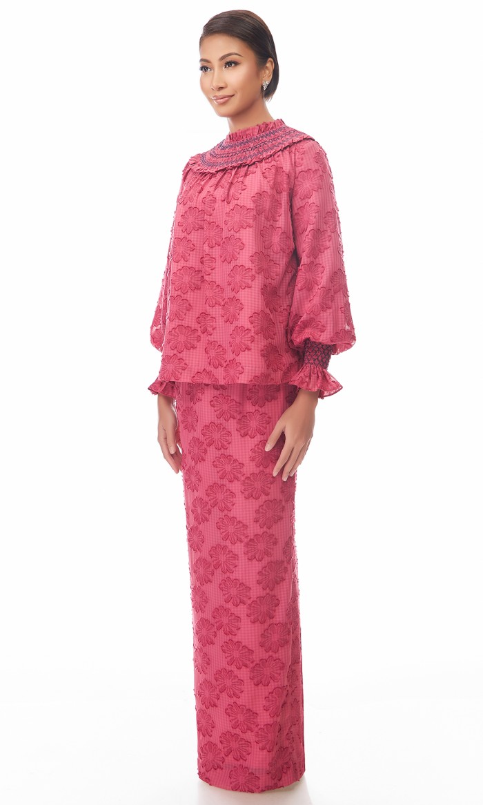 Indira Kurung in Granita Pink