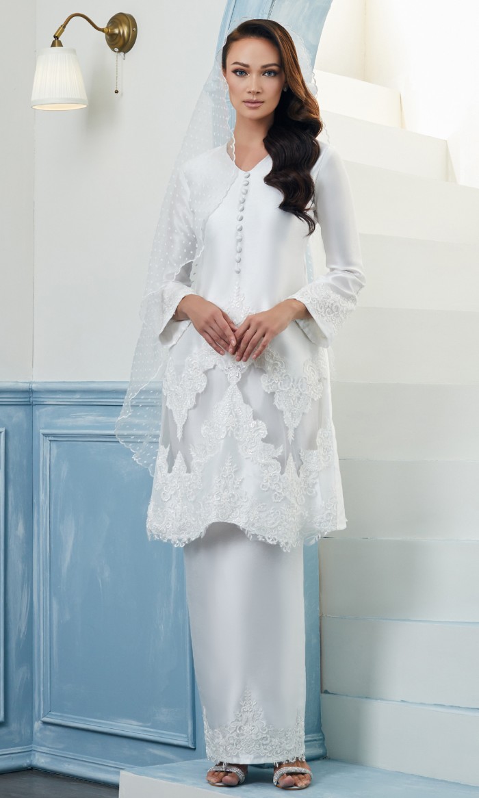 Kasturi Brides in White (AS-IS)