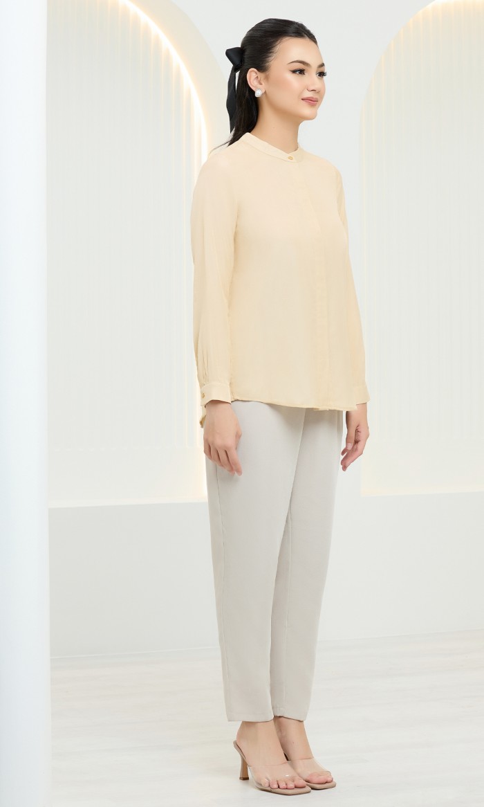 Laura Shirt in Beige