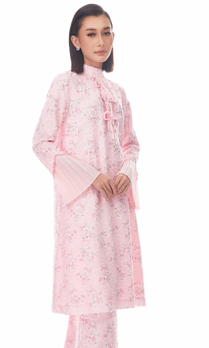 Nerissa Kurung in Baby Pink