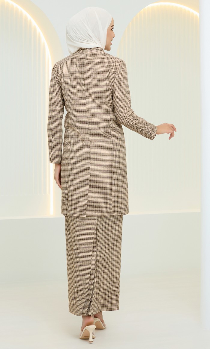 Oona Suit in Wheat Brown