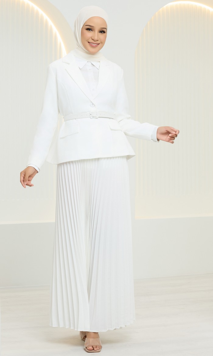 Tihani Suit in Daisy White