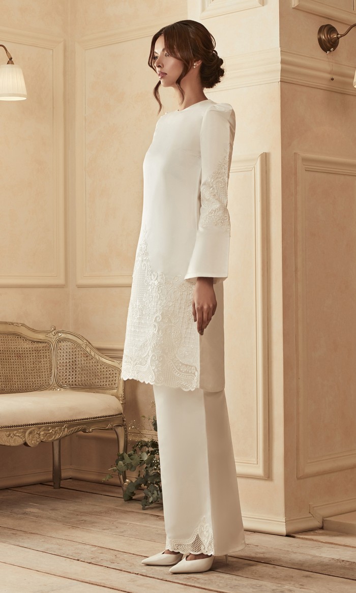 Julya Brides in Off White (AS-IS)