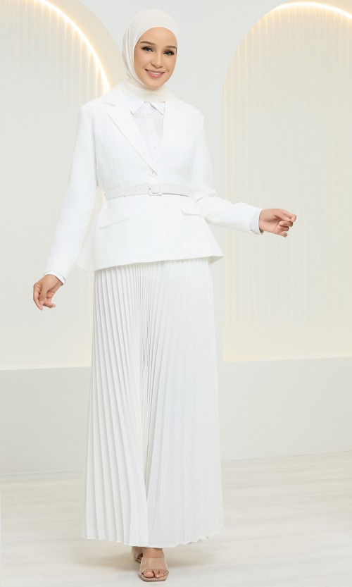 Tihani Suit in Daisy White